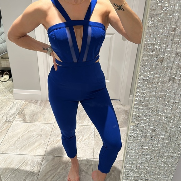 Blue fitted romper with cut out details - Picture 4 of 5